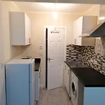 Self-Contained Studio Flat Bathrooms Kitchens Upgrade Locations To City Centre 15 Minutes Walking Distance Nottingham Universities Queen Hospitals City Hospitals