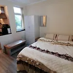 Self-Contained Studio Flat Bathrooms Kitchens Upgrade Locations To City Centre 15 Minutes Walking Distance Nottingham Universities Queen Hospitals City Hospitals
