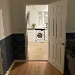 Cosy 3 Bedroom House, Free Parking & Wifi