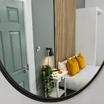◑Flat 4- Modern Studio Flats Close To City Centre◑
