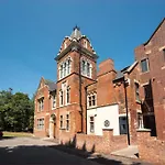 Marlborough Hall Apartment - Quiet