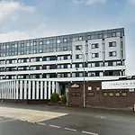 Carlton Heights - A Beautiful, Inviting And Modern 2 Bedroom Apartment, Perfect For Corporate Stays And Leisure