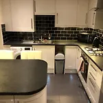 Cozy Small Double Room In Quiet Cul-De-Sac