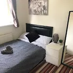 Cozy Small Double Room In Quiet Cul-De-Sac