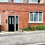 10 Minute Walk To City Centre, Limited Parking Available On Site