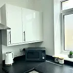 10 Minute Walk To City Centre, Limited Parking Available On Site