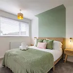 Honeywood House 2 Bed Free Parking