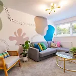 Honeywood House 2 Bed Free Parking
