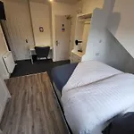 Affordable Comfort On Alfreton Road - Ideal For Savvy Travelers