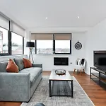 Carlton Heights - A Beautiful, Inviting And Modern 2 Bedroom Apartment, Perfect For Corporate Stays And Leisure