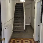 Private Room In Modern House Near Nottingham