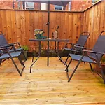 Private Room In Modern House Near Nottingham