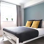 Parking, Netflix Tv, Sleeps 4, Close To Qmc