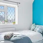 Carrizma Modern 3Br Cozy Retreat