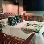 The Fifth Quarters, Grade II Listed Apartment, The Lace Market, Ng1, City Centre, Nottingham, Sleeps 4