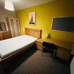 30 Royal Victoria Court Gamble Street 2 Bed Flat