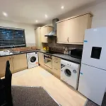30 Royal Victoria Court Gamble Street 2 Bed Flat