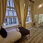 Hollowstone Place, Spacious 2 Bed, City Centre Ng1, Sleeps 5,Free Parking