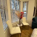 London-Themed Stylish Apartment , Near City Centre