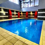 The Orange Haven With Pool, Sauna And Gym
