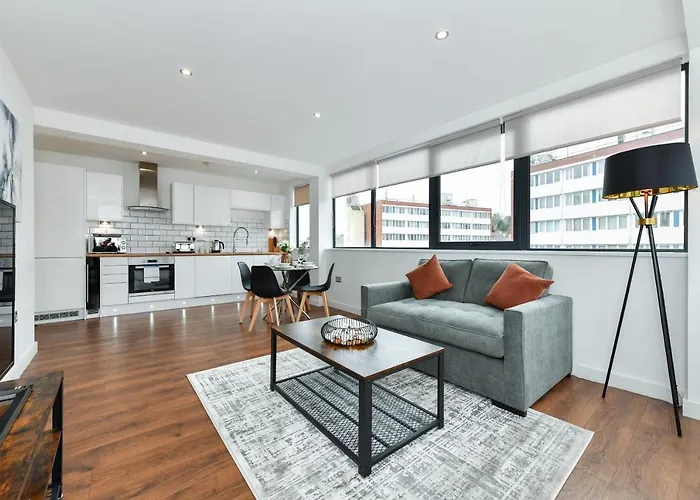 Carlton Heights - A Beautiful, Inviting And Modern 2 Bedroom Apartment, Perfect For Corporate Stays And Leisure
