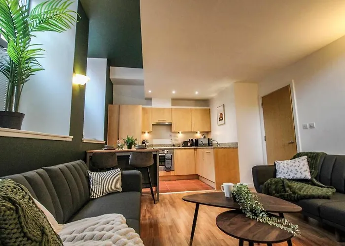 Spacious 2 Bedroom Apartment With Free Parking