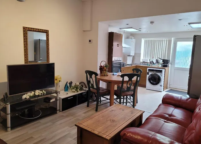 Nice Single Bedroom Near Qmc