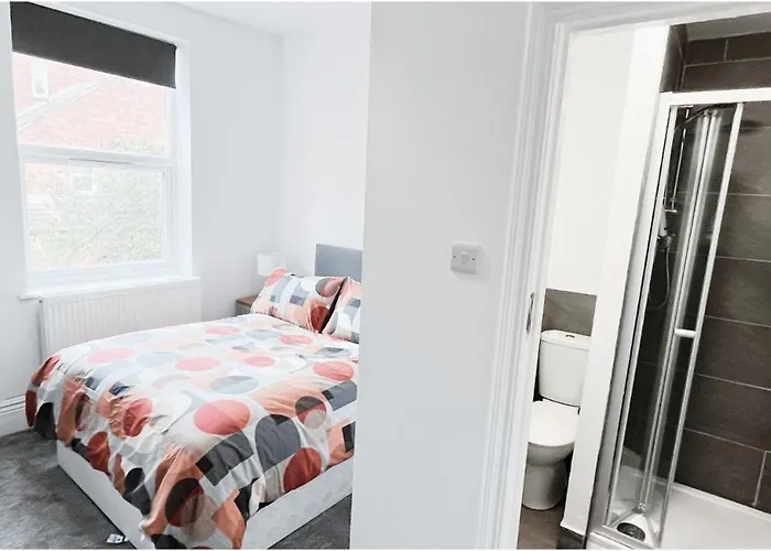 Private Room In Modern House Near Nottingham