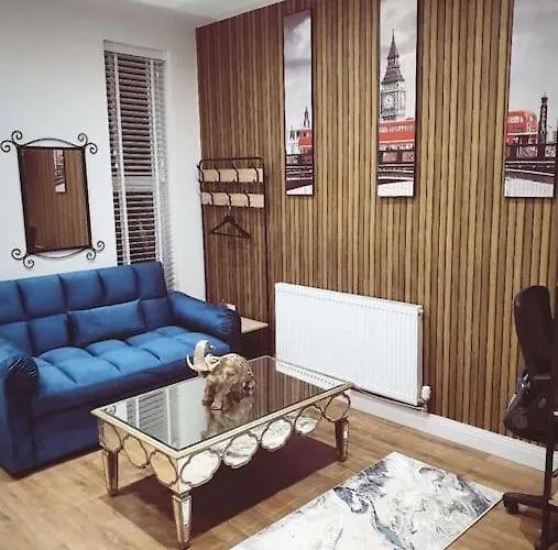 London-Themed Stylish Apartment , Near City Centre