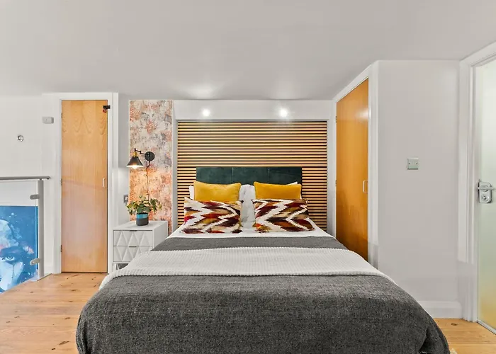 Artistique Duplex In Nottingham