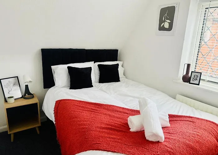 Trendy House 4-Bed - Near Nottingham City Hospital, Bulwell, Qmc, City-Centre & Transport Links - Prime Location
