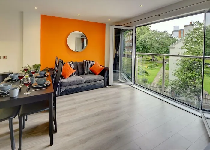 The Orange Haven With Pool, Sauna And Gym