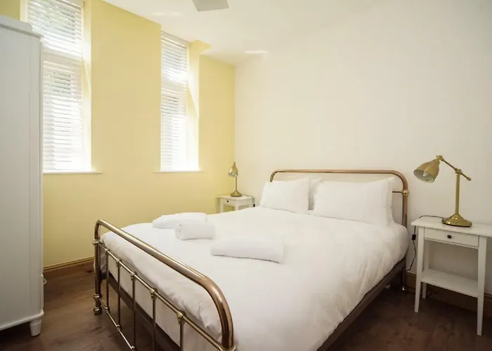 Marlborough Hall Apartment - Quiet