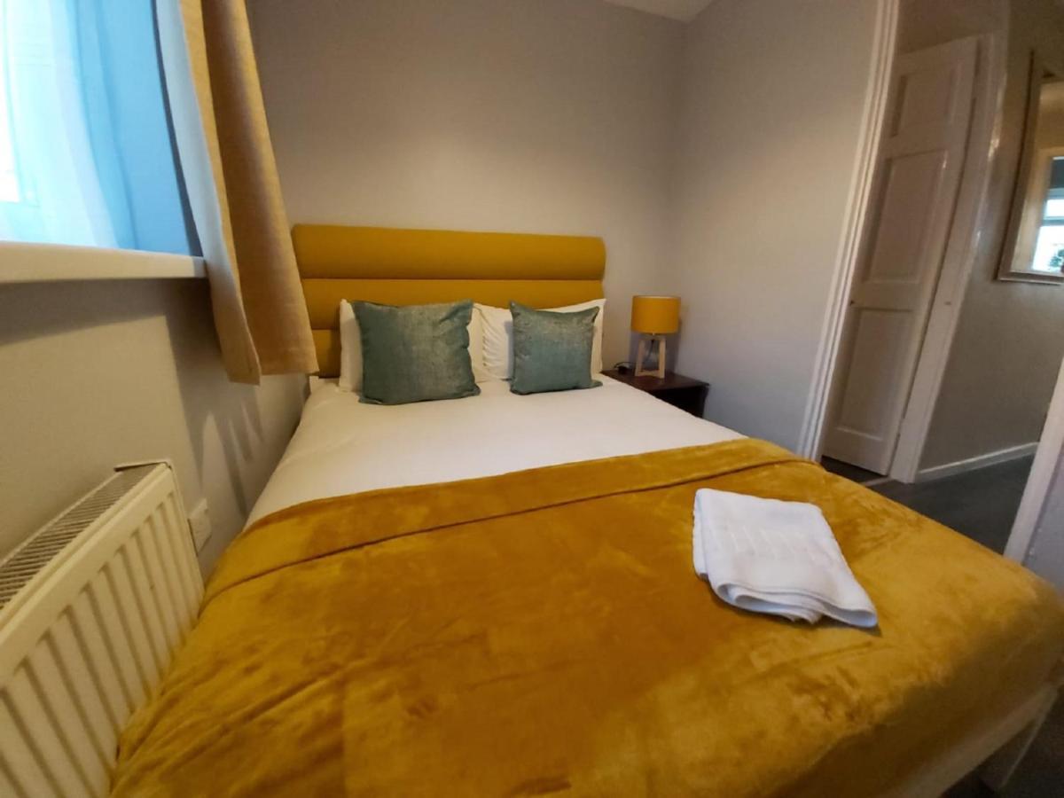 Bakewell House - Huku Kwetu Notts -spacious 3 Bedroom House - Suitable & Affordable Group - Business Travellers Holiday home *