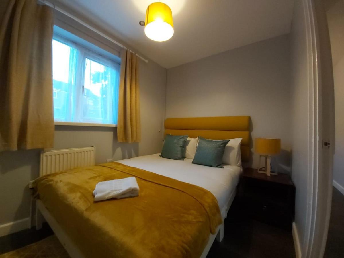 Bakewell House - Huku Kwetu Notts -spacious 3 Bedroom House - Suitable & Affordable Group - Business Travellers Nottingham