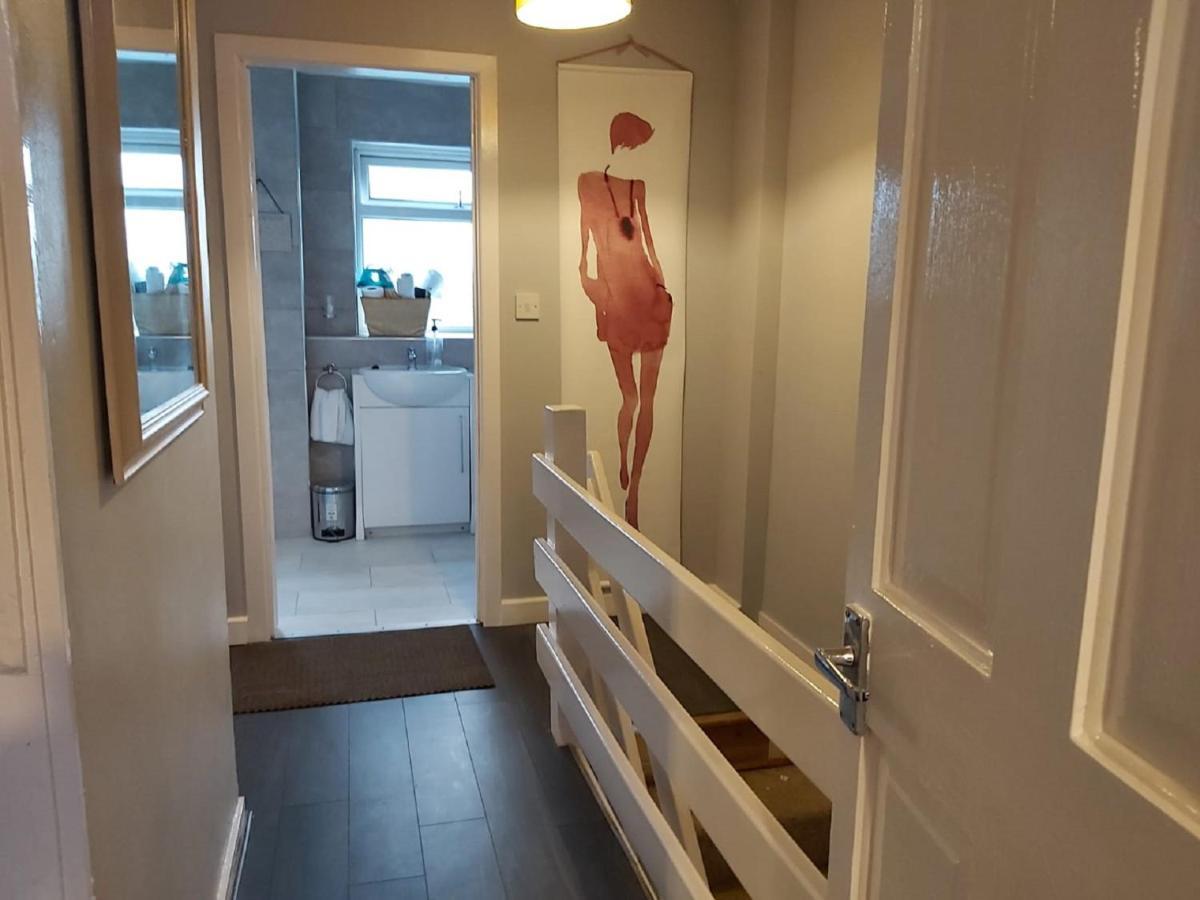 Bakewell House - Huku Kwetu Notts -spacious 3 Bedroom House - Suitable & Affordable Group - Business Travellers Holiday home *