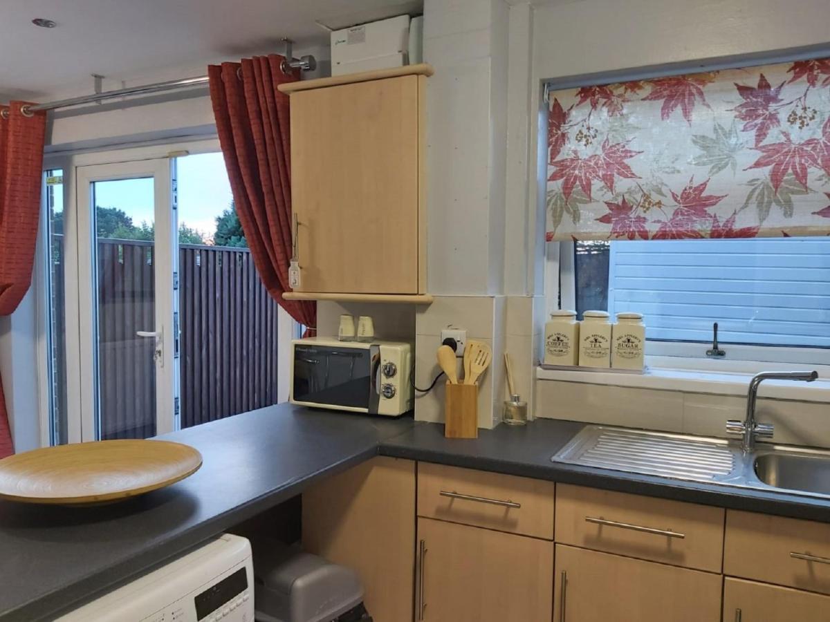Holiday home Bakewell House - Huku Kwetu Notts -spacious 3 Bedroom House - Suitable & Affordable Group - Business Travellers