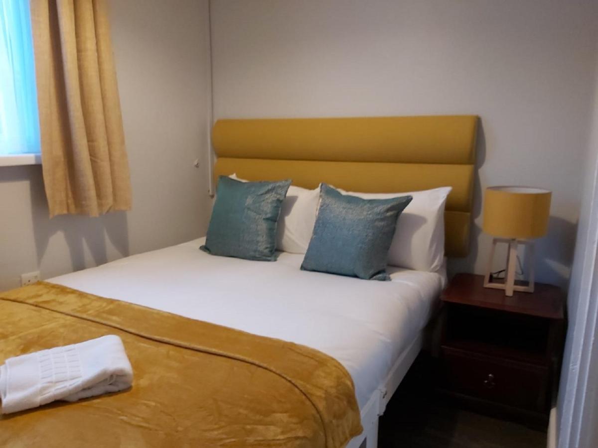 Bakewell House - Huku Kwetu Notts -spacious 3 Bedroom House - Suitable & Affordable Group - Business Travellers Holiday home Nottingham