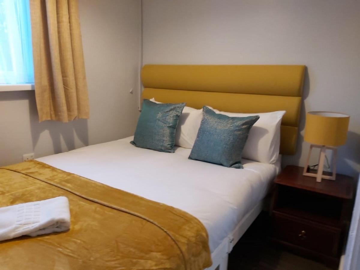 Bakewell House - Huku Kwetu Notts -spacious 3 Bedroom House - Suitable & Affordable Group - Business Travellers Nottingham