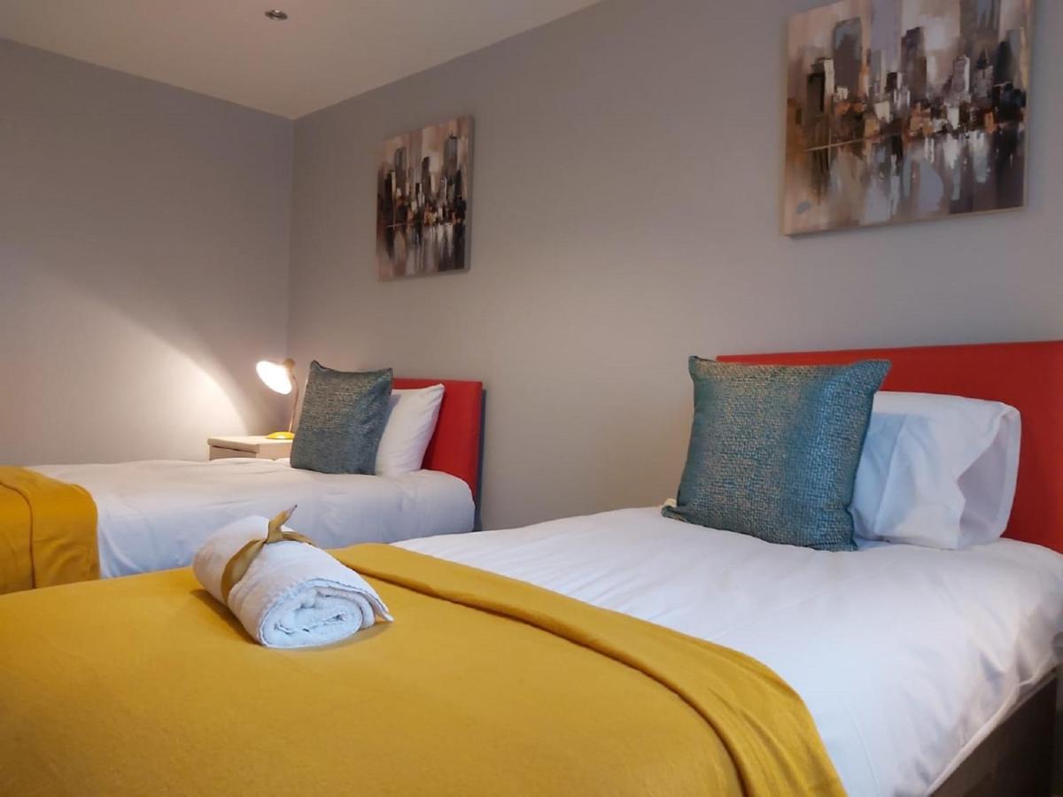 Bakewell House - Huku Kwetu Notts -spacious 3 Bedroom House - Suitable & Affordable Group - Business Travellers Holiday home Nottingham