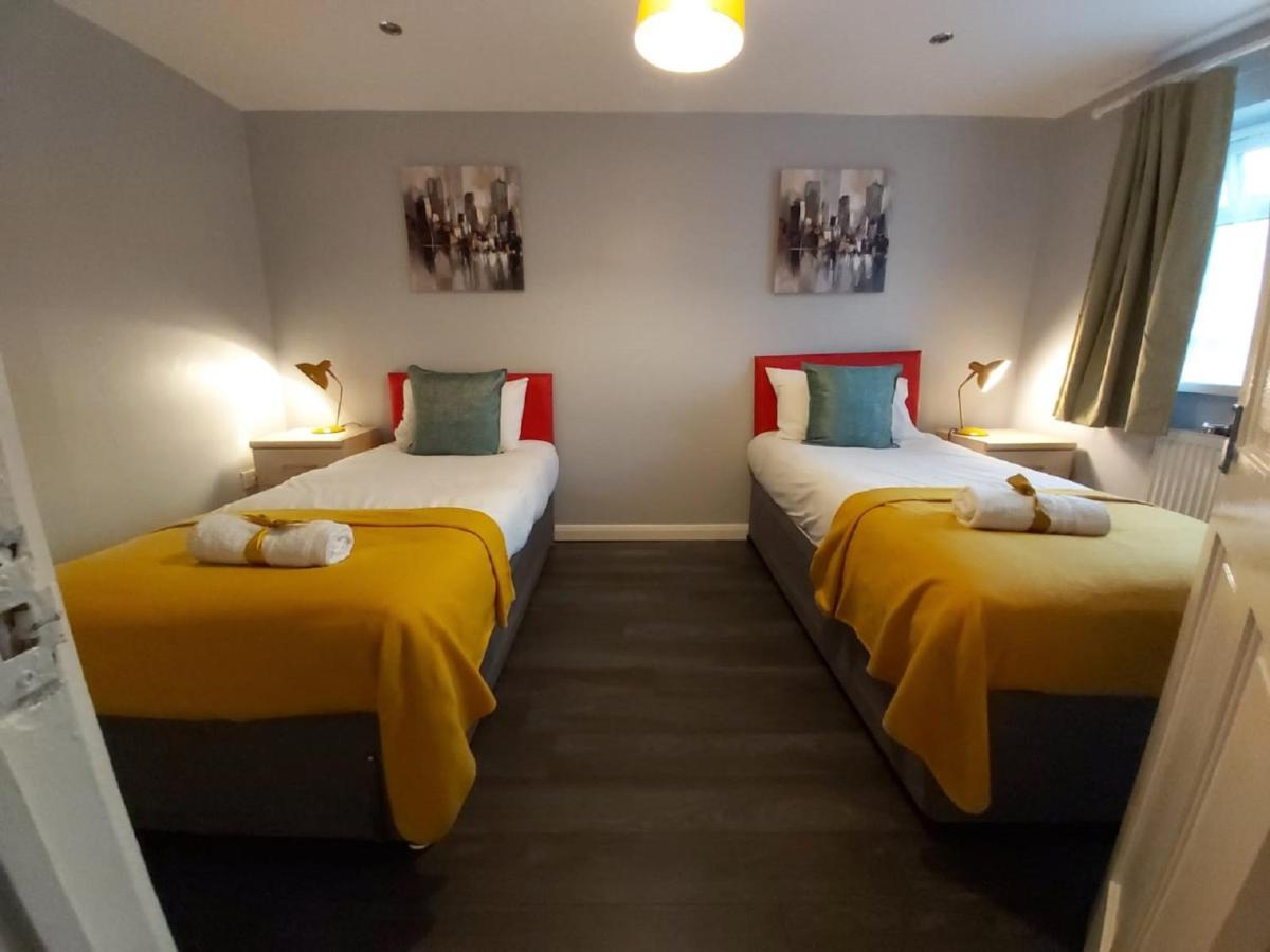 Bakewell House - Huku Kwetu Notts -spacious 3 Bedroom House - Suitable & Affordable Group - Business Travellers Holiday home