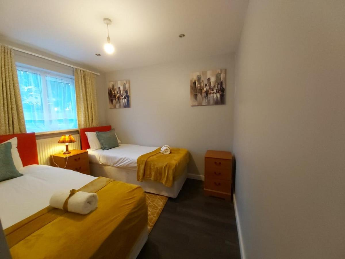 Holiday home Bakewell House - Huku Kwetu Notts -spacious 3 Bedroom House - Suitable & Affordable Group - Business Travellers