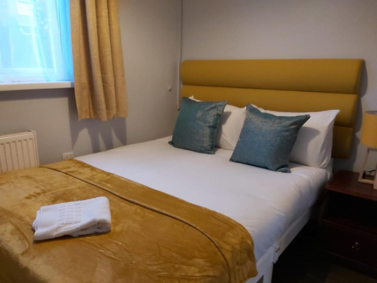 Holiday home Bakewell House - Huku Kwetu Notts -spacious 3 Bedroom House - Suitable & Affordable Group - Business Travellers *