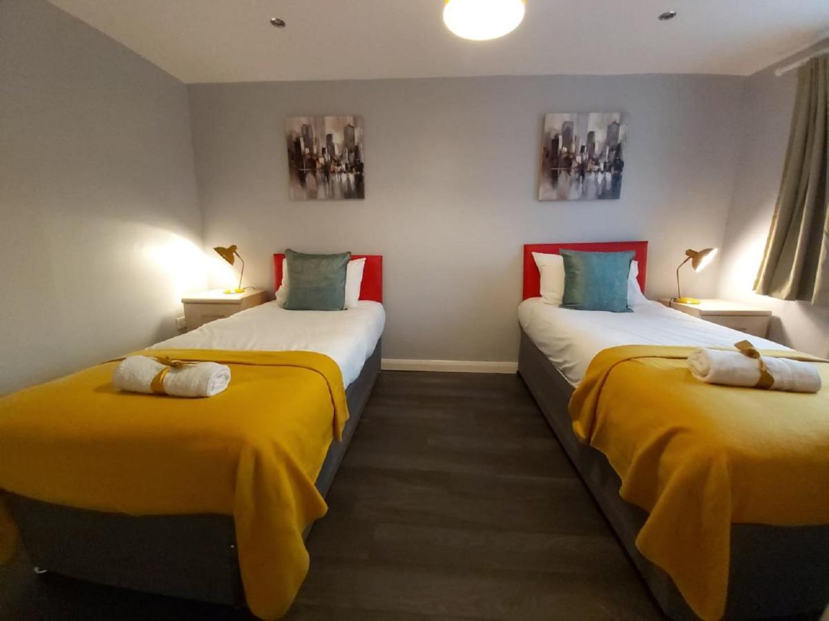 Bakewell House - Huku Kwetu Notts -spacious 3 Bedroom House - Suitable & Affordable Group - Business Travellers