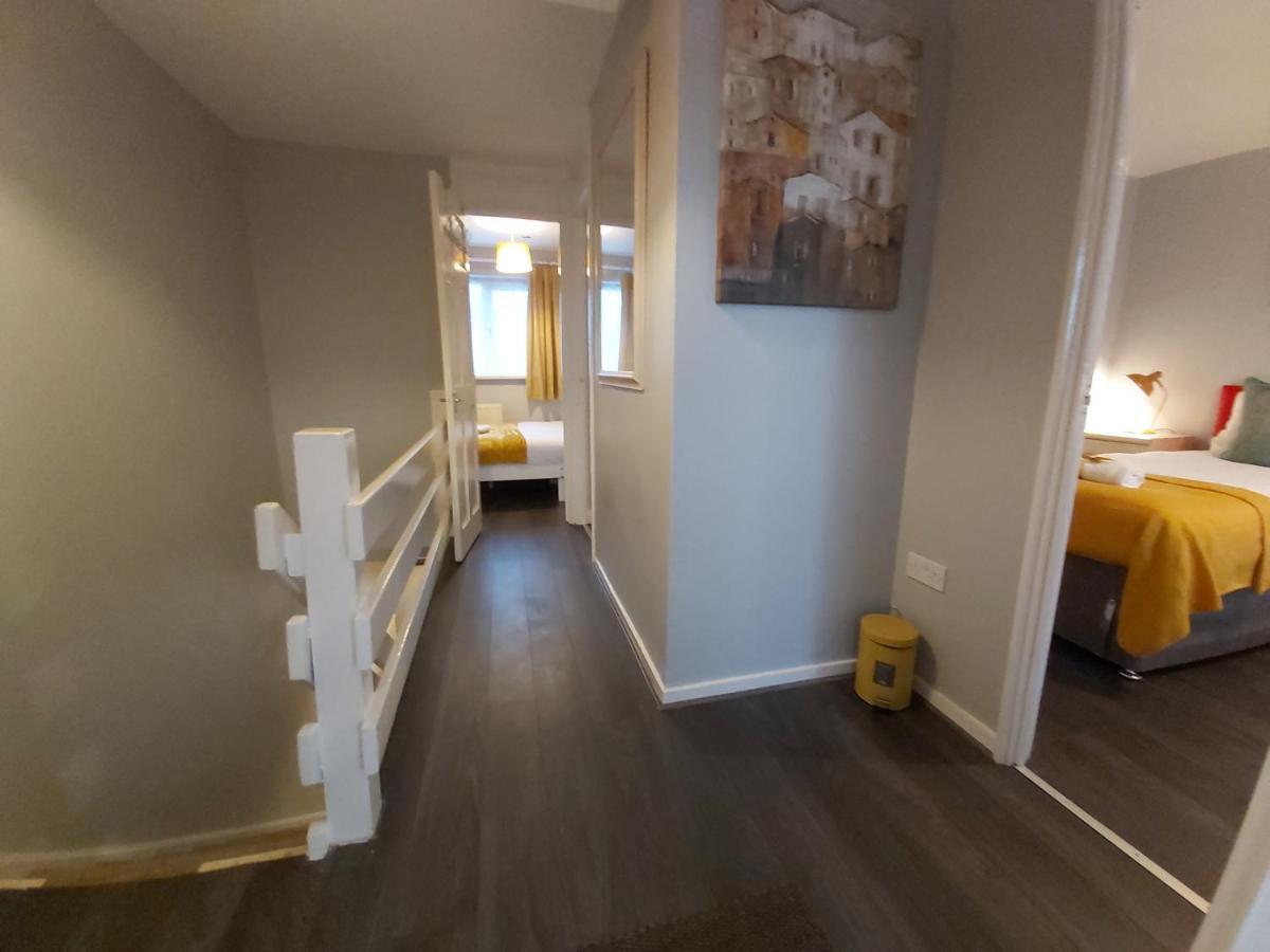 Bakewell House - Huku Kwetu Notts -spacious 3 Bedroom House - Suitable & Affordable Group - Business Travellers Holiday home *