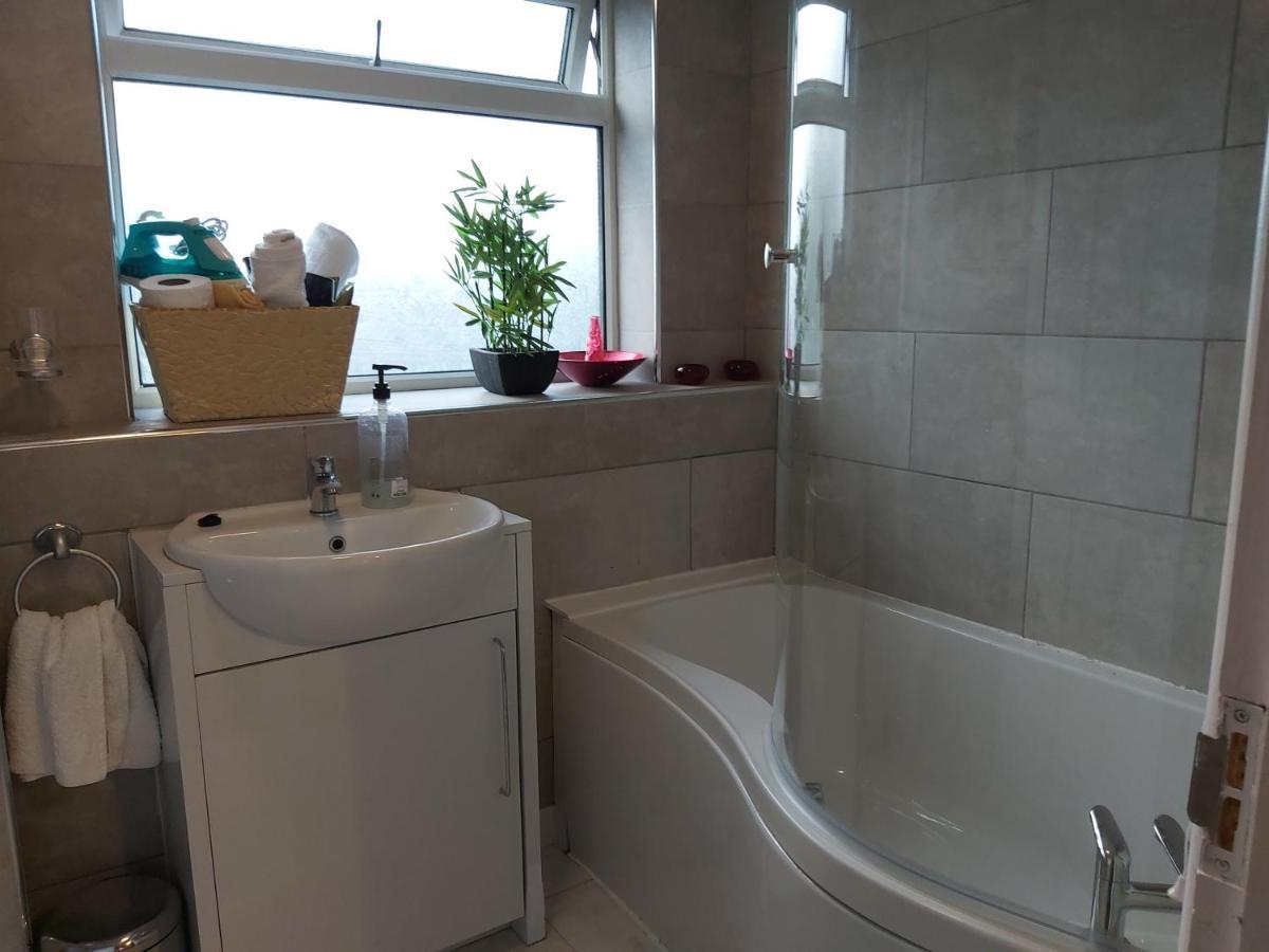 Holiday home Bakewell House - Huku Kwetu Notts -spacious 3 Bedroom House - Suitable & Affordable Group - Business Travellers