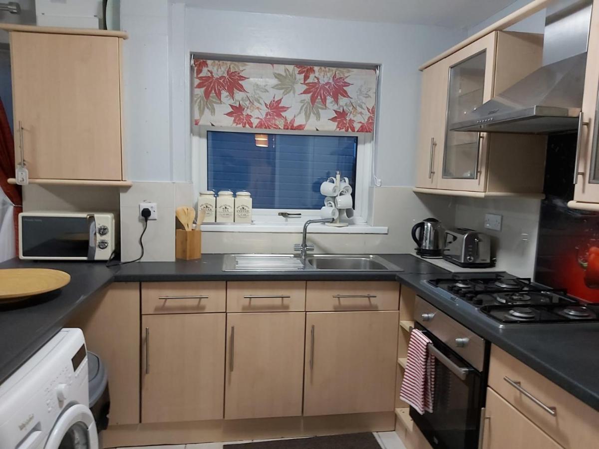 Bakewell House - Huku Kwetu Notts -spacious 3 Bedroom House - Suitable & Affordable Group - Business Travellers