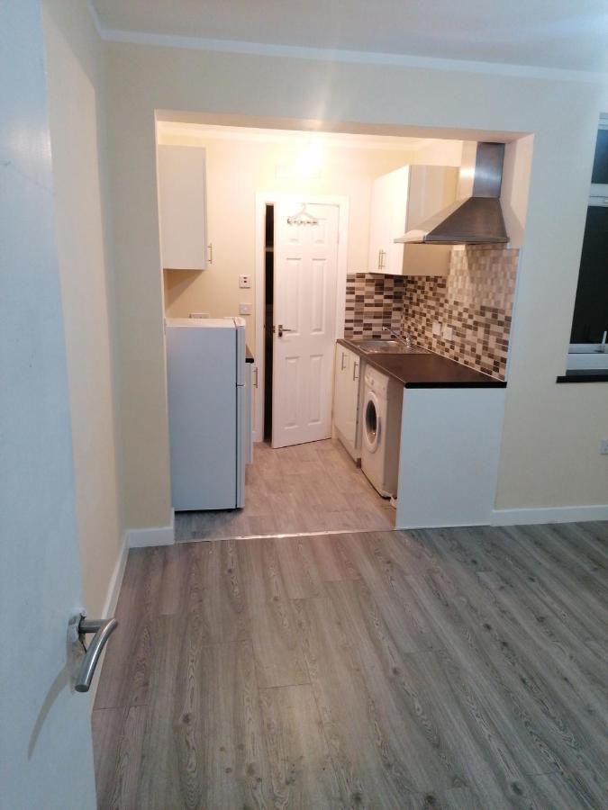 Self-contained Studio Flat Bathrooms Kitchens Upgrade Locations To Centre 15 Minutes Walking Distance Universities Queen Hospitals Hospitals Apartment