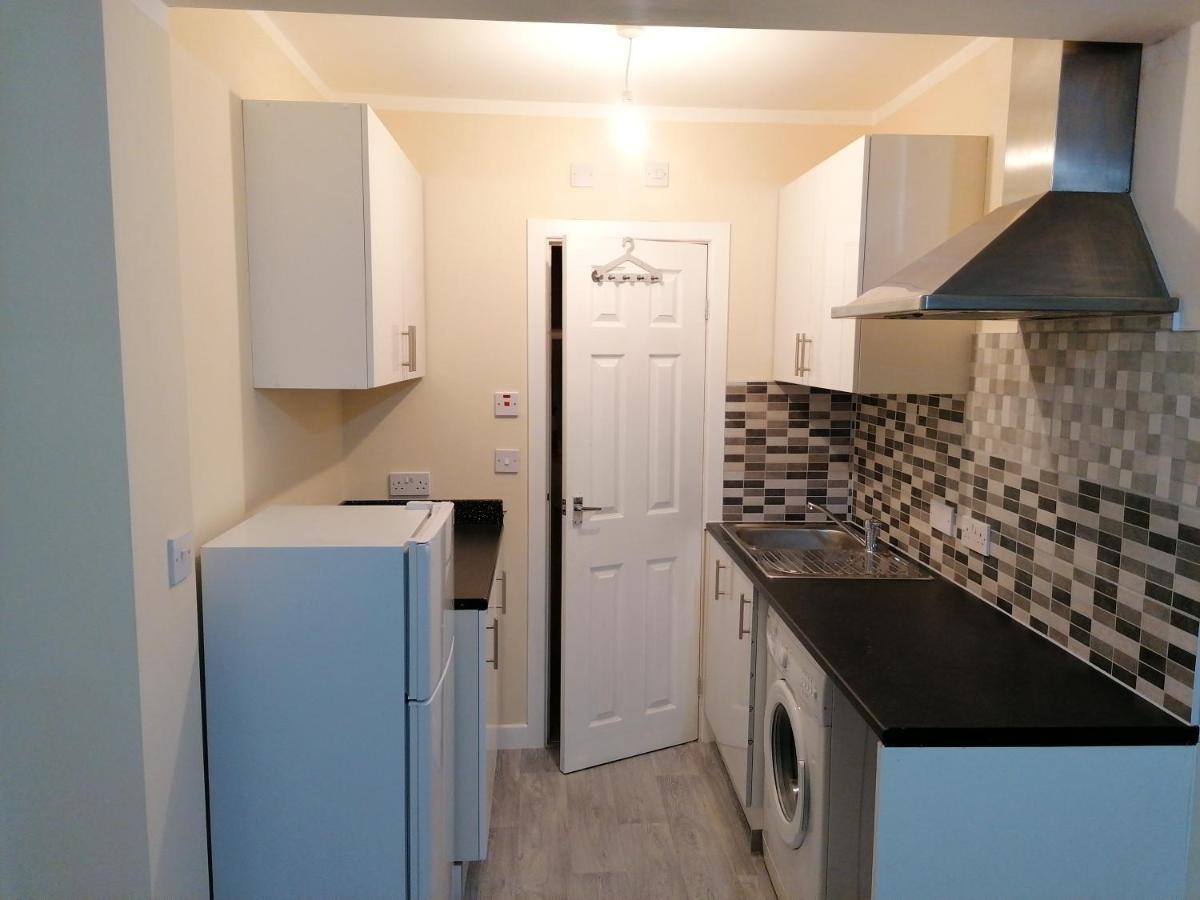 Self-contained Studio Flat Bathrooms Kitchens Upgrade Locations To Centre 15 Minutes Walking Distance Universities Queen Hospitals Hospitals Apartment Nottingham