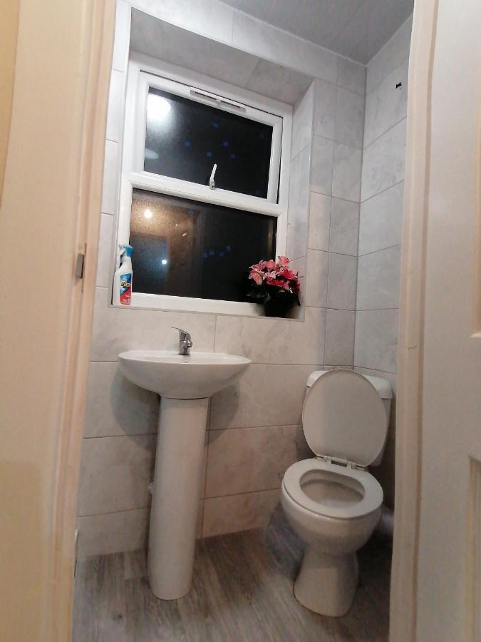 Self-contained Studio Flat Bathrooms Kitchens Upgrade Locations To Centre 15 Minutes Walking Distance Universities Queen Hospitals Hospitals * Nottingham